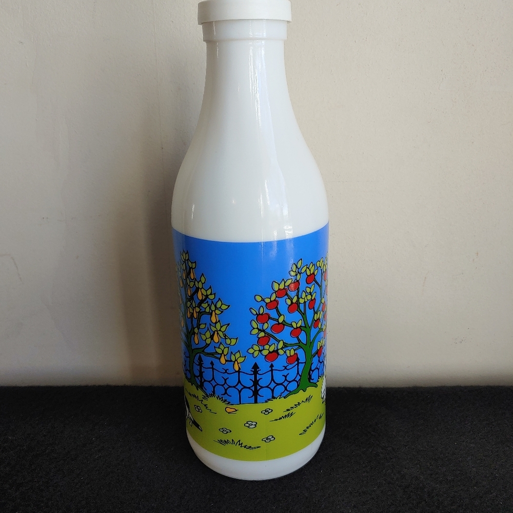 Vintage Milk Glass Bottle Carlton Farmhouse Juice Cat Orchard Lid